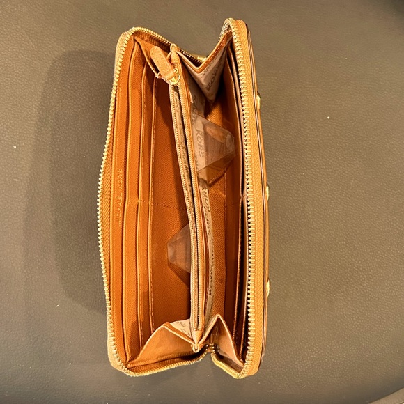 MICHAEL KORS MK DELANCY ZIP AROUND ZA CONTINENTAL WALLET - Picture 11 of 11